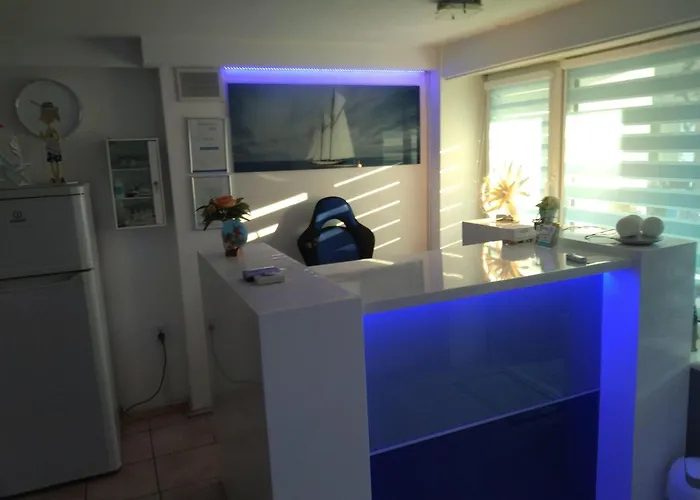 In Near Clean Dziwnówek